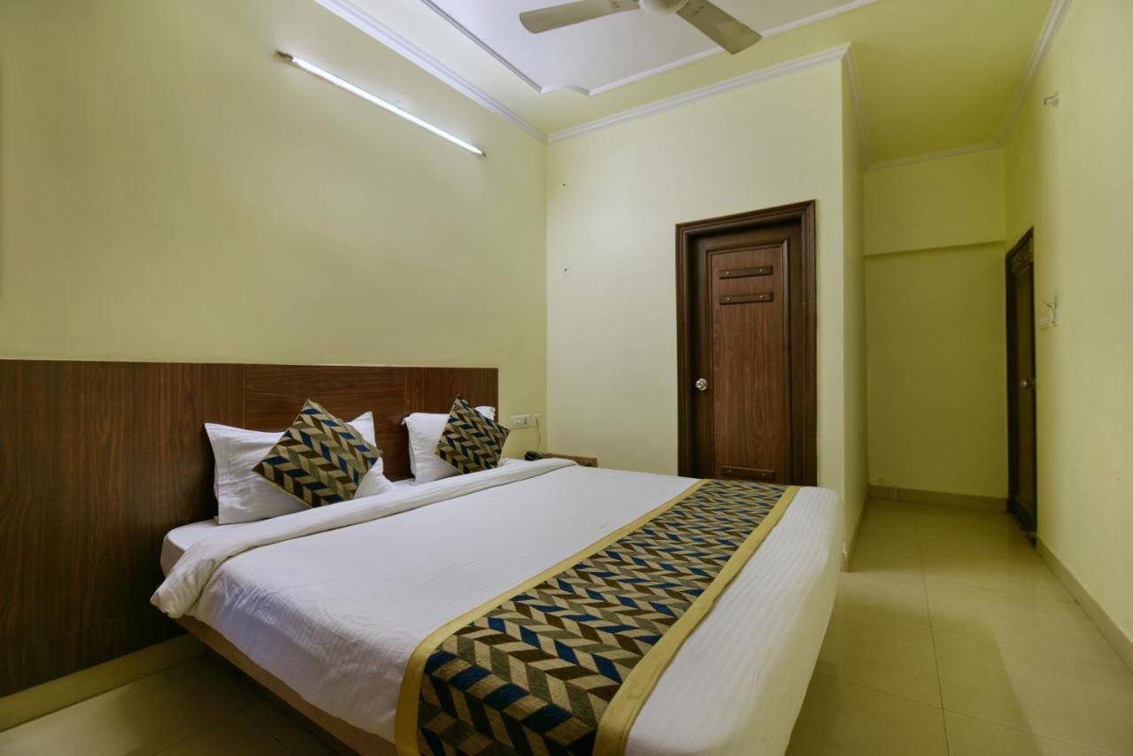 Oyo 2289 Hotel Radha Palace Kukas エクステリア 写真