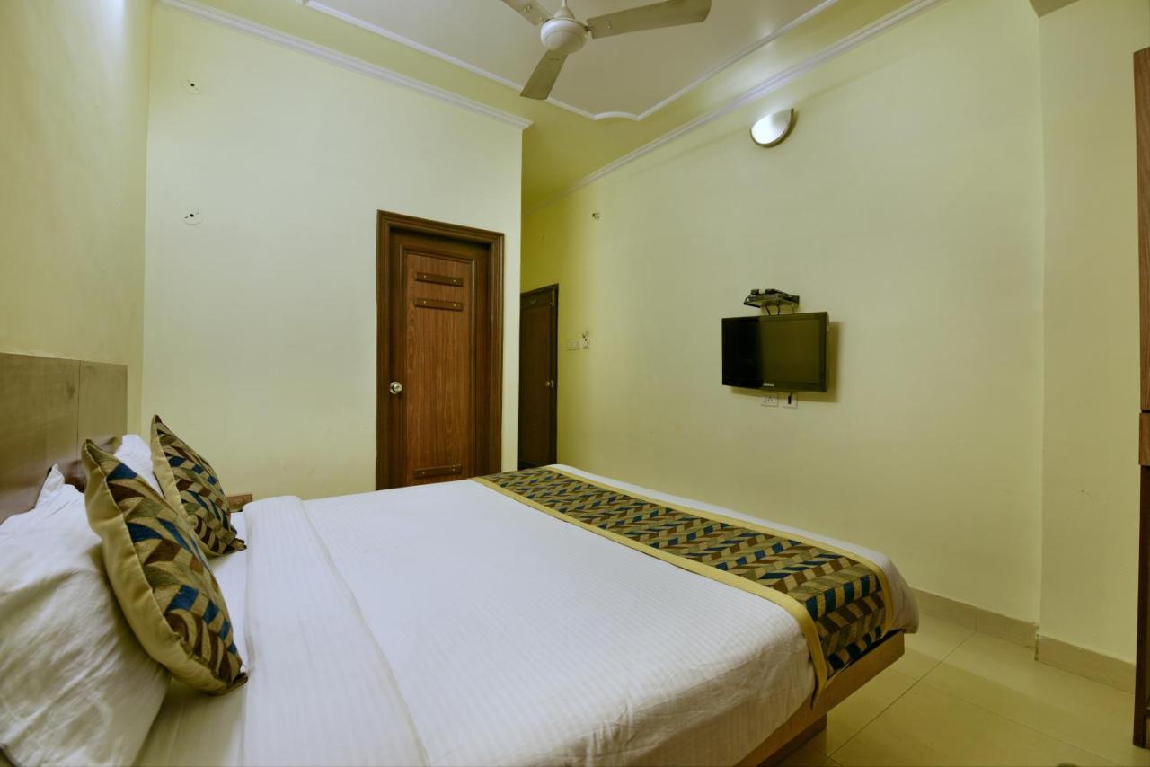 Oyo 2289 Hotel Radha Palace Kukas エクステリア 写真