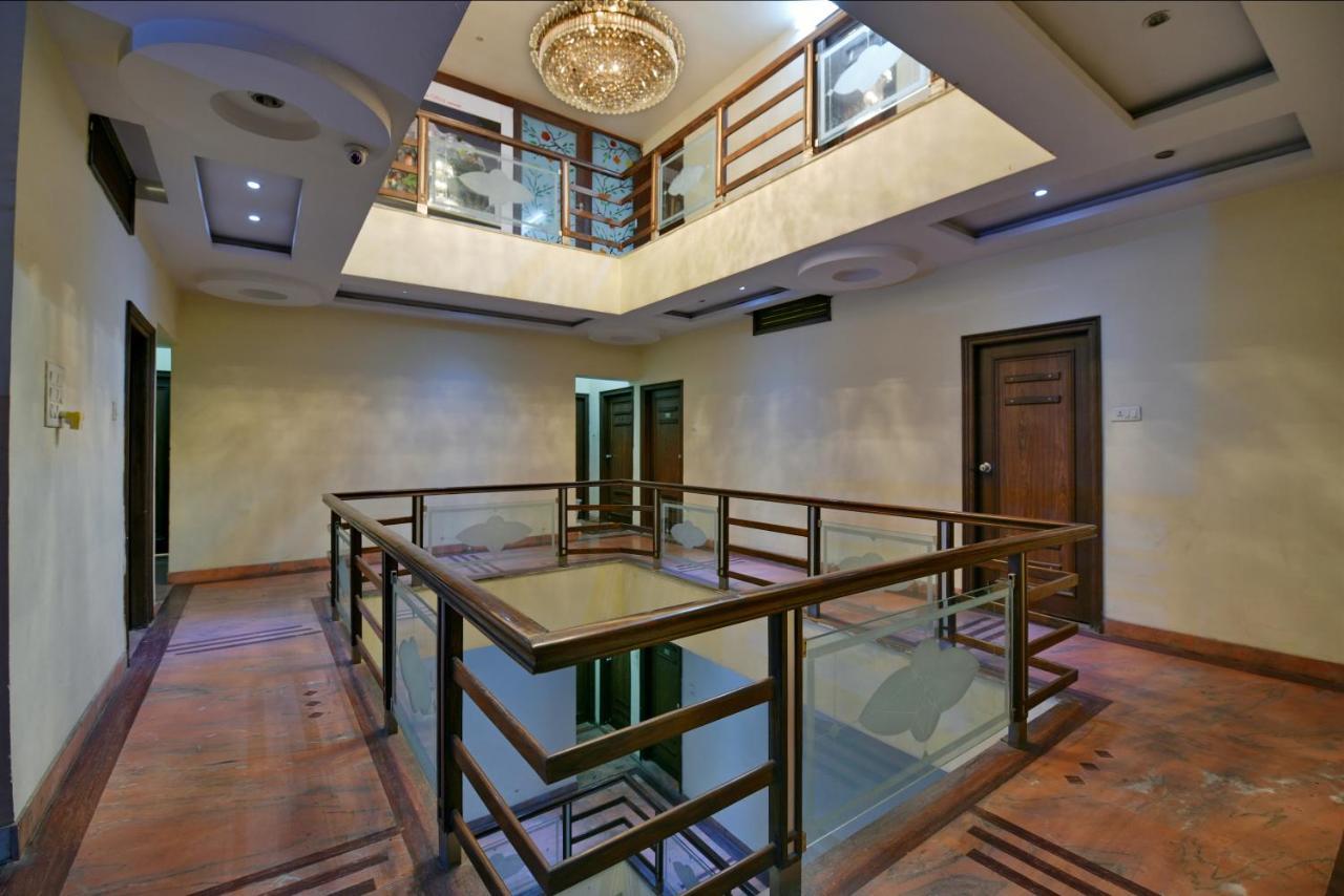 Oyo 2289 Hotel Radha Palace Kukas エクステリア 写真